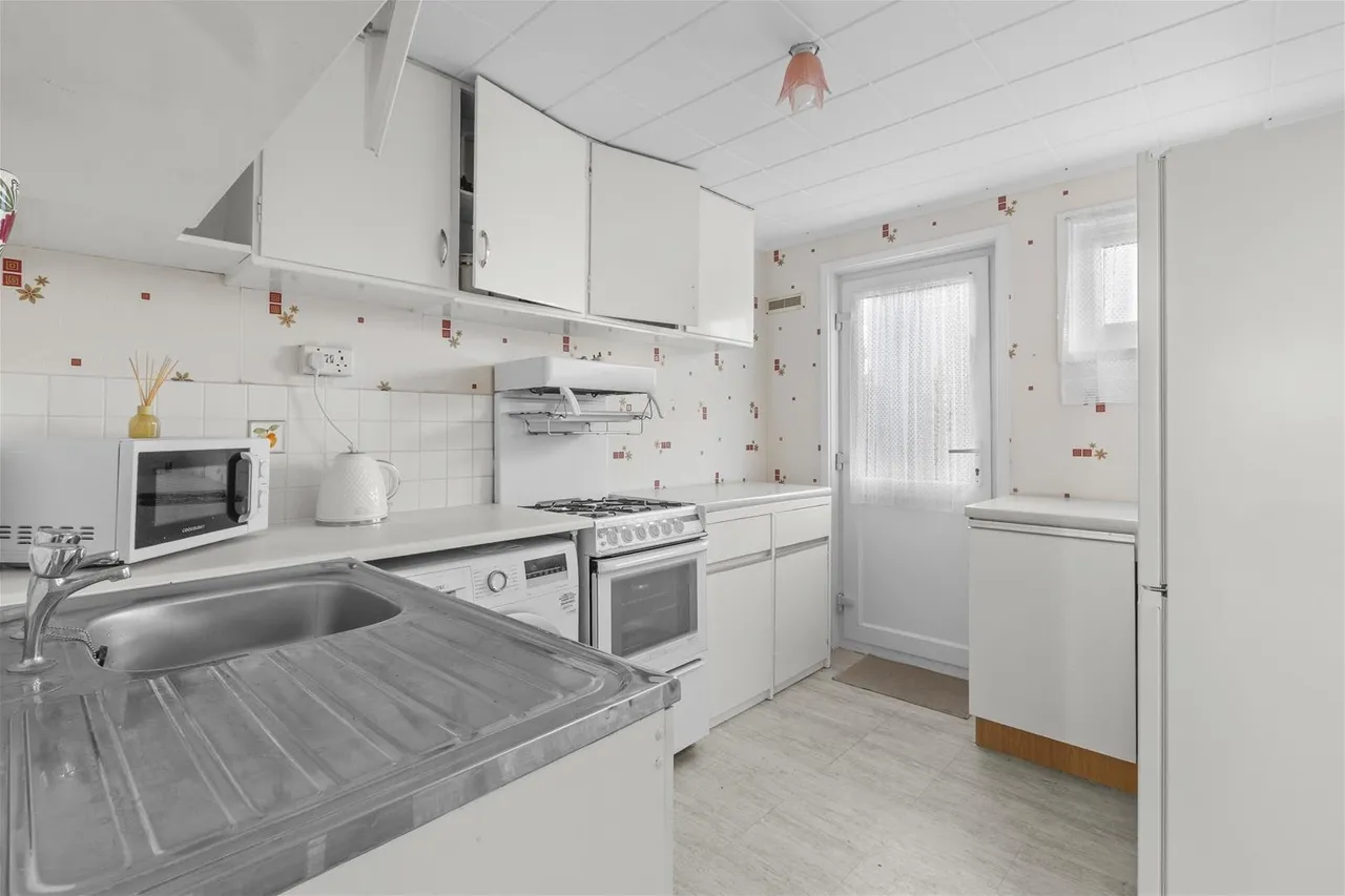 Hithercroft Road, High Wycombe, HP13, photo 4
