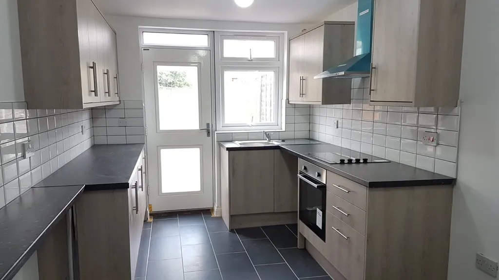 5 bed property to rent, Wendiburgh Street, Canley