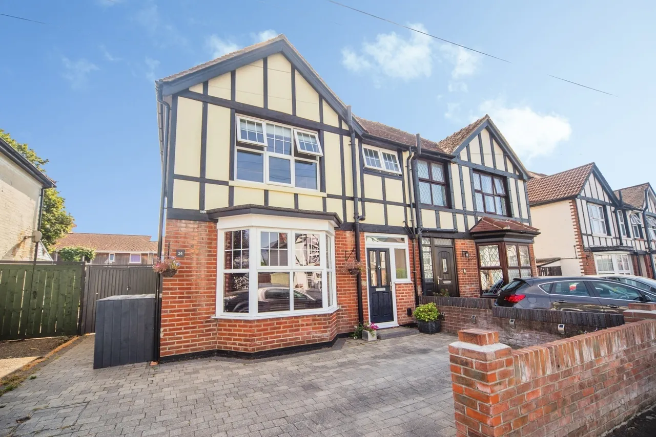 3 bed house for sale, Lansdowne Road, Regents Park, SO15