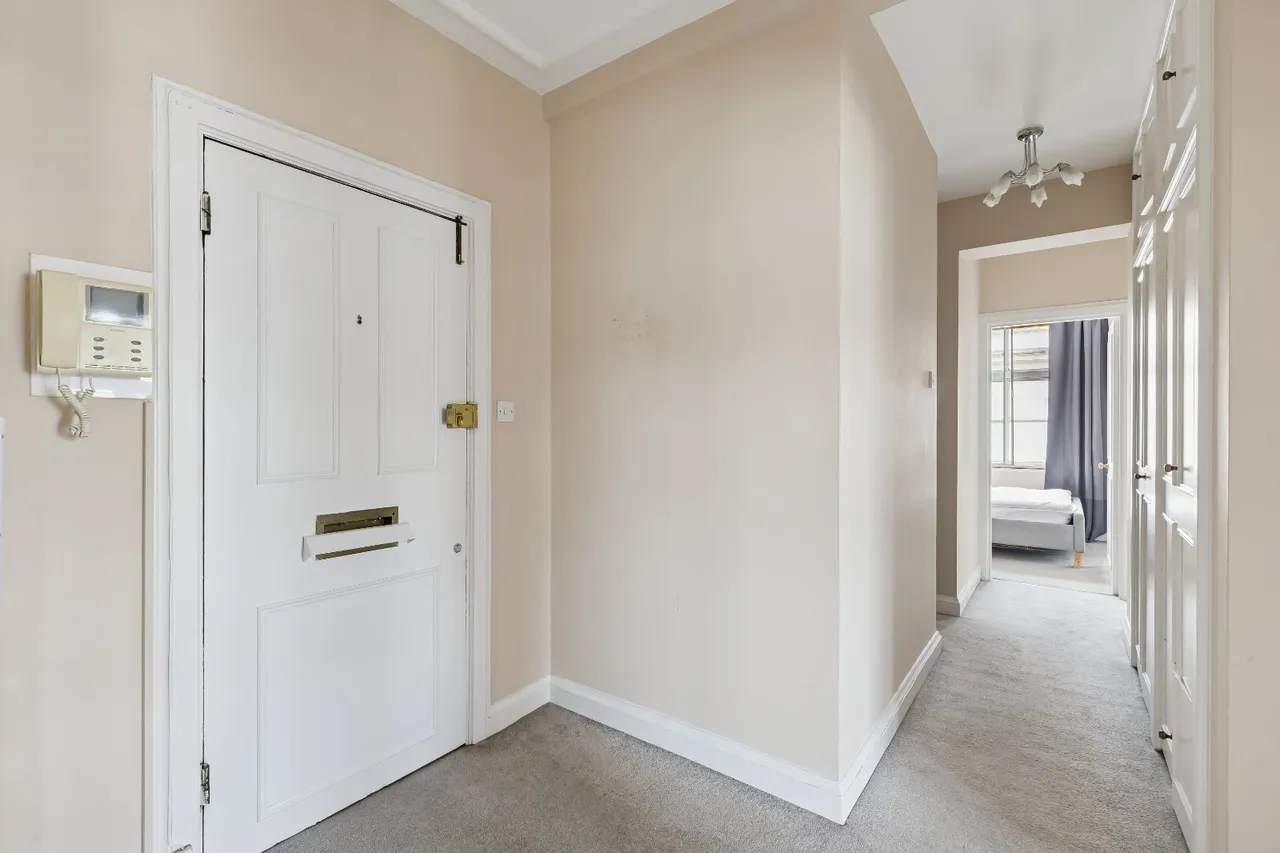Hertford Street, London, W1J, photo 5