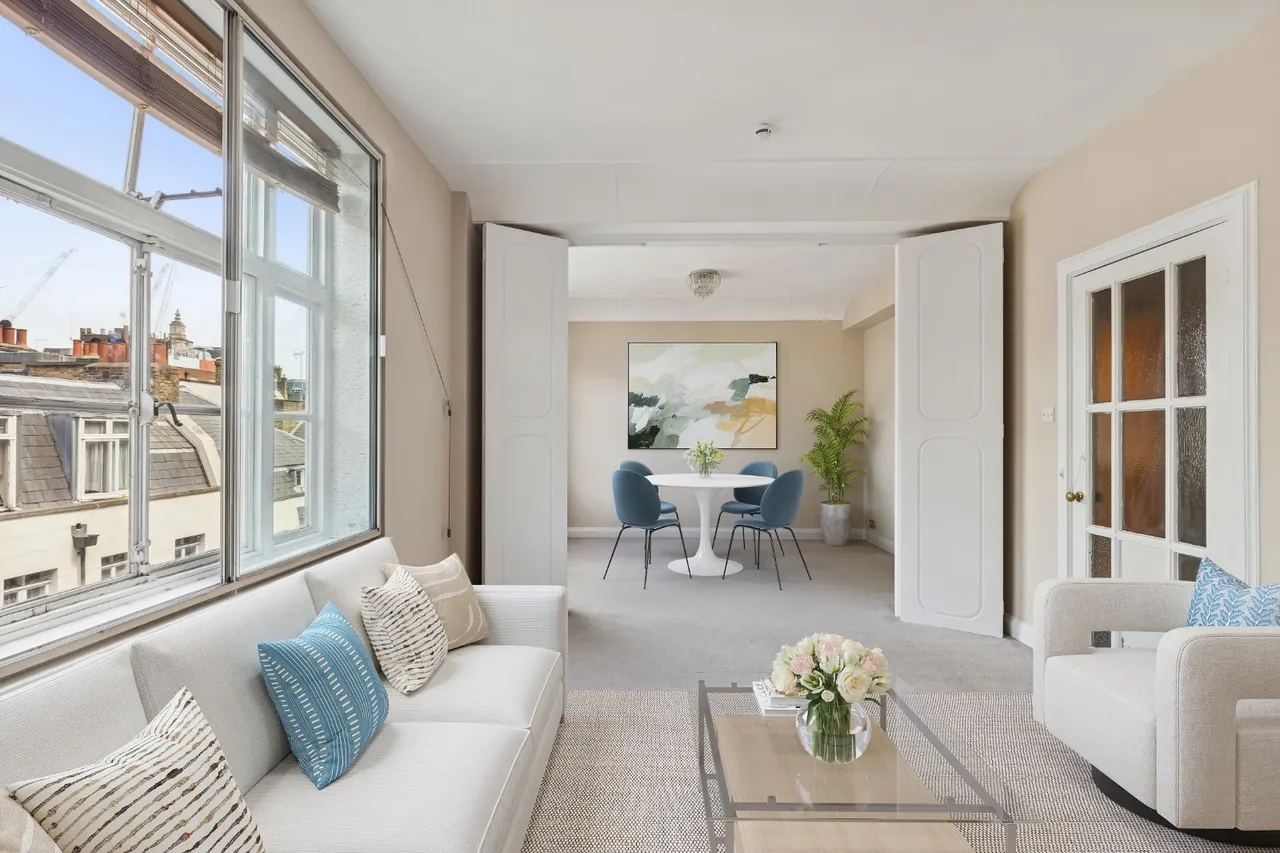 2 bed flat for sale, Hertford Street, London, W1J