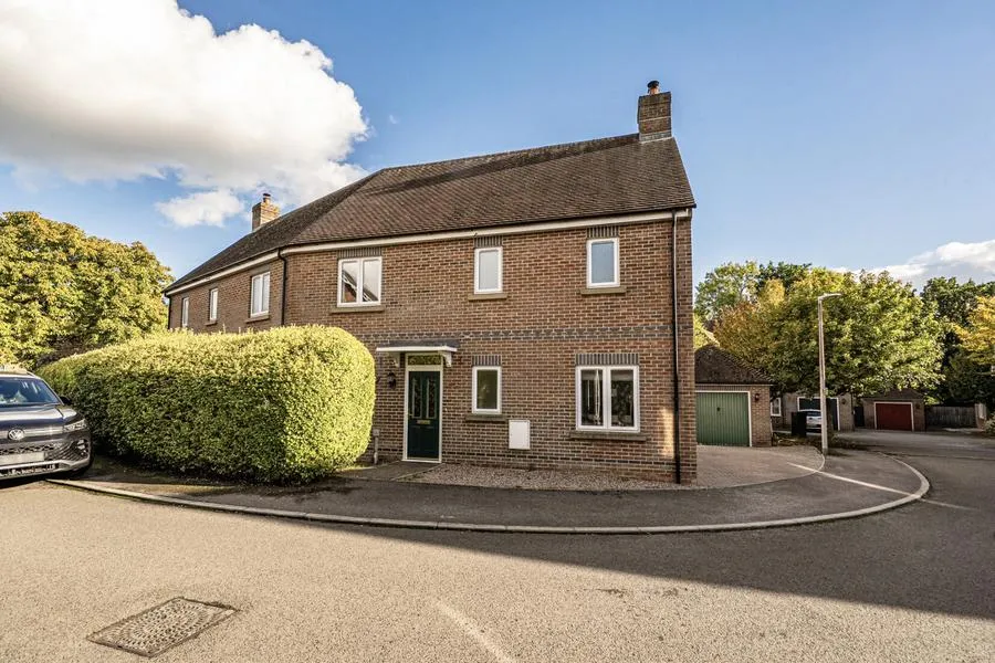 3 bed house for sale, Haysoms Drive, Greenham, RG19