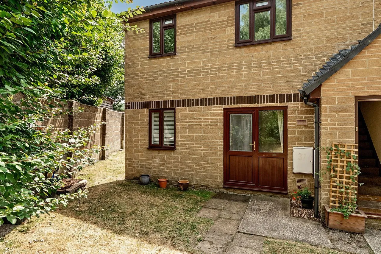 2 bed flat for sale, Station Road, Castle Cary, BA7