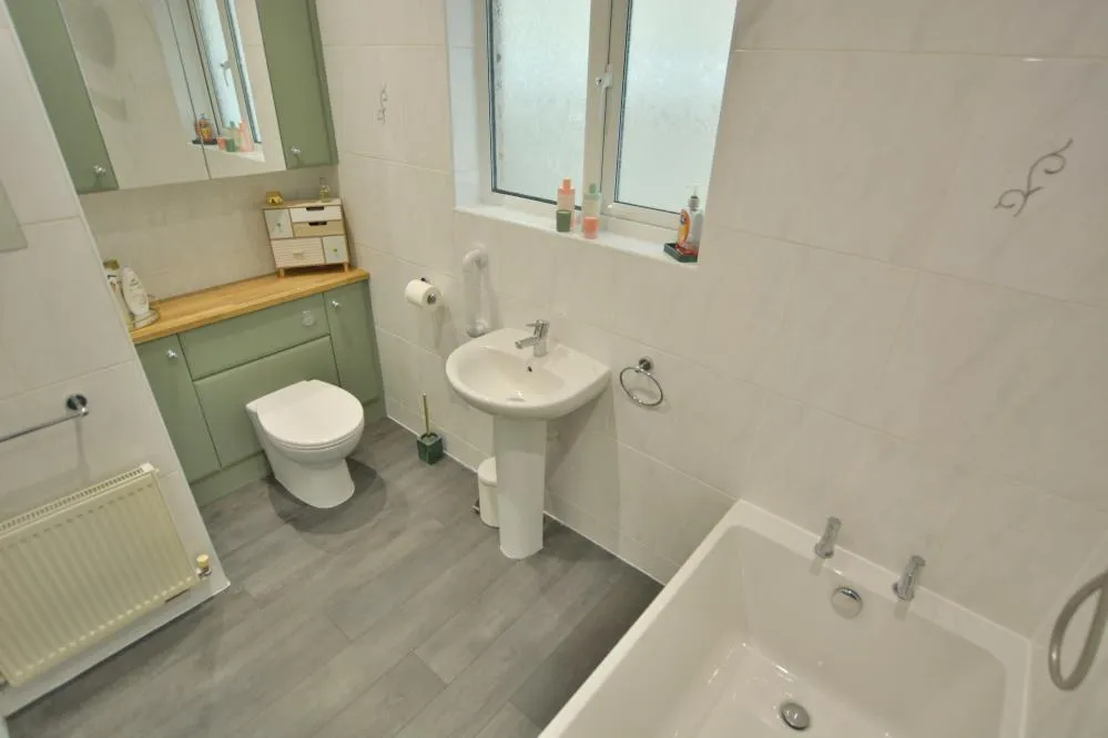 Hull Crescent, Bearwood, BH11, photo 14