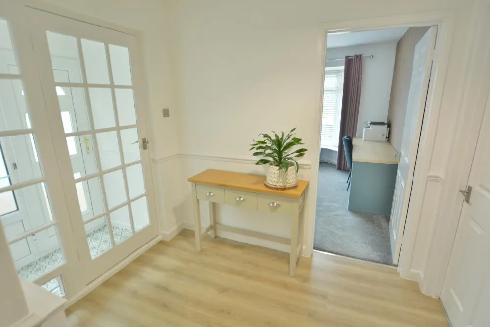 Hull Crescent, Bearwood, BH11, photo 10