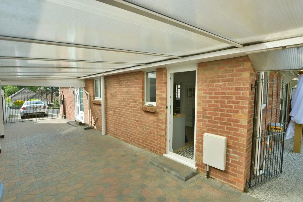 Hull Crescent, Bearwood, BH11, photo 15