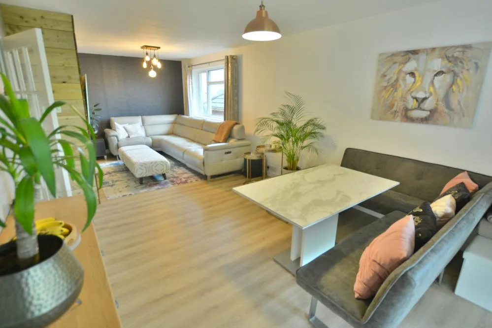 Hull Crescent, Bearwood, BH11, photo 4
