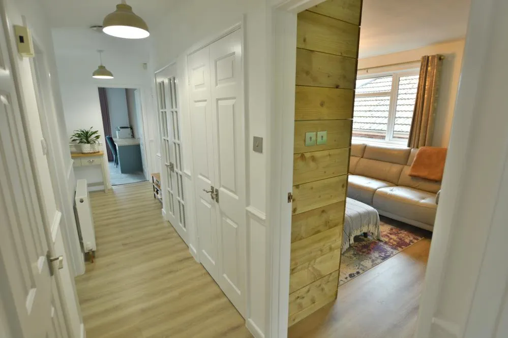 Hull Crescent, Bearwood, BH11, photo 9