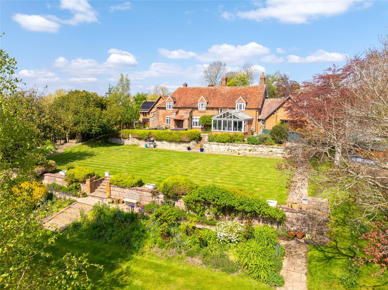 5 bed property for sale, Straws Hadley Farmhouse, Lower End, HP22
