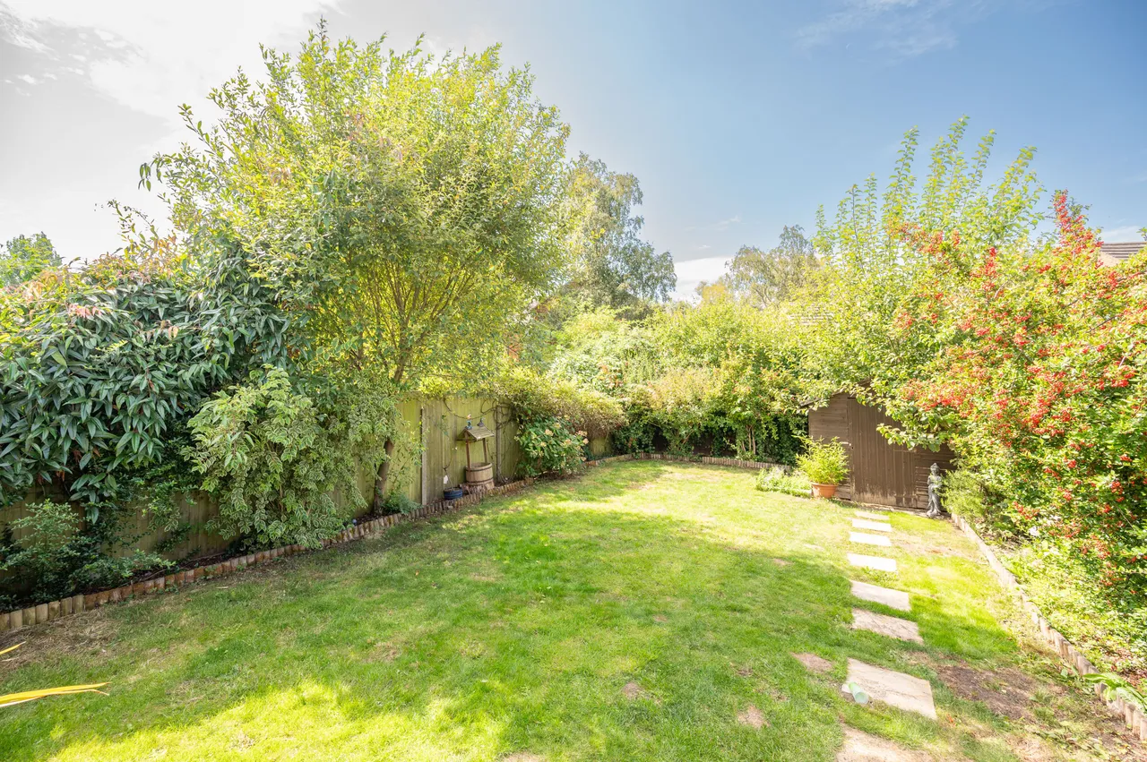 London, NW4, photo 8