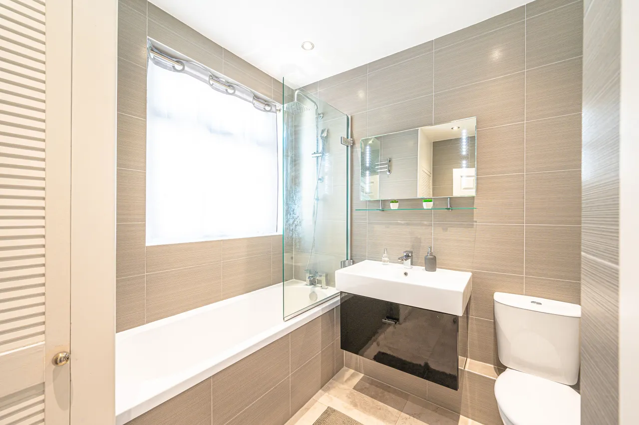 London, NW4, photo 6