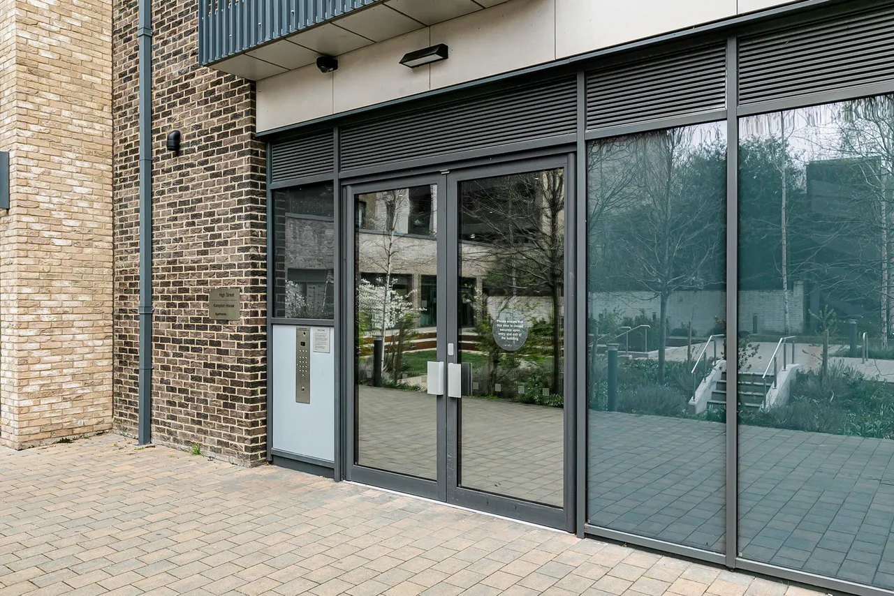 High Street, Staines-upon-Thames, TW18, photo 12