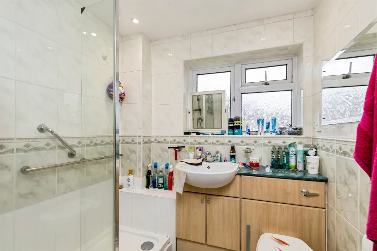 Petworth Drive, Burgess Hill, RH15, photo 13