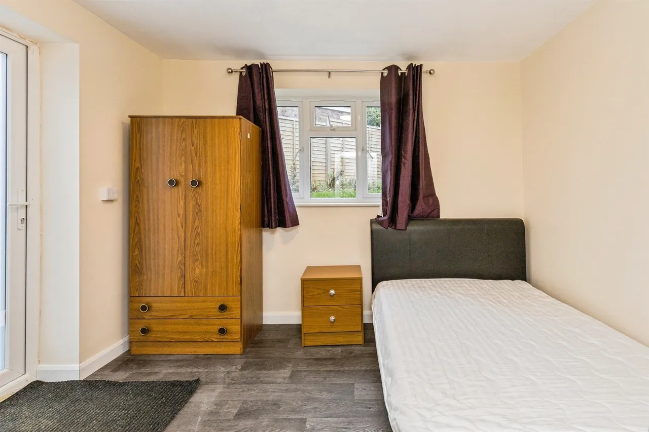 Petworth Drive, Burgess Hill, RH15, photo 9