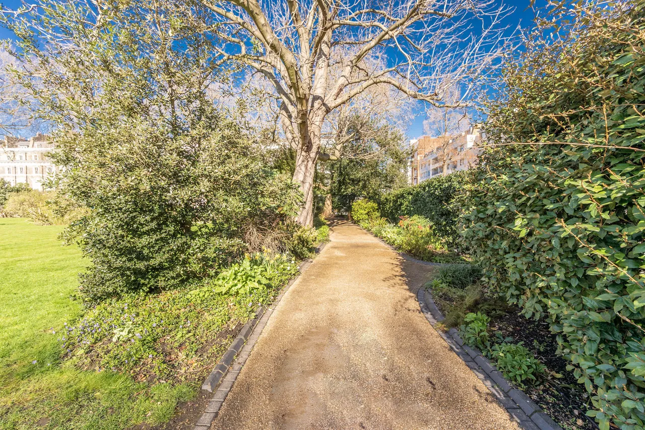 1a Melton Court, Onslow Crescent, London, photo 4