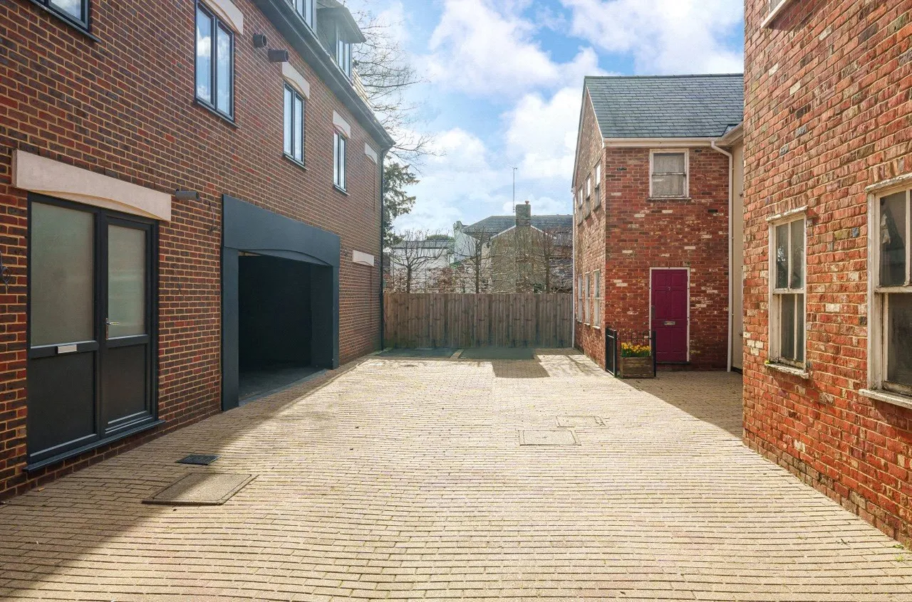 1 bed flat to rent, Nether Street, Alton, GU34
