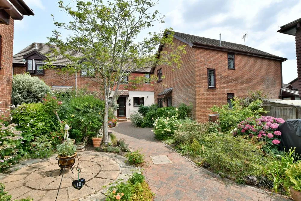 3 bed property for sale, Lewens Close, Wimborne, BH21