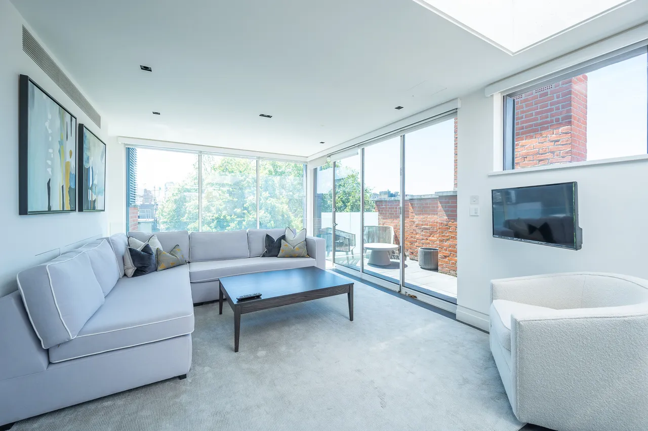 Apartment 4.01, 62 Green Street, London, photo 3