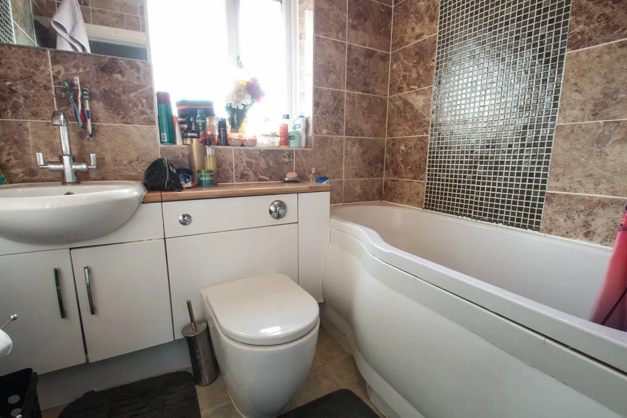 Amhurst Walk, London, Greater London, SE28, photo 8
