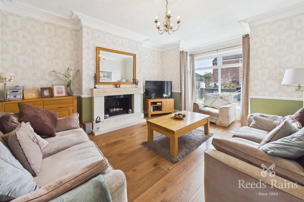 4 bed house for sale — Grange Road, Cleckheaton, West Yorkshire, BD19