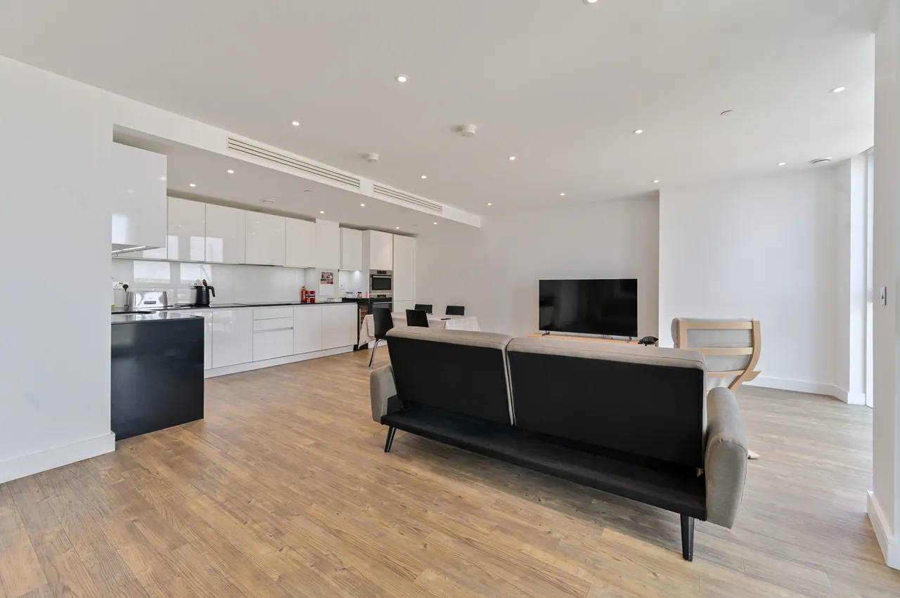 Flat 166, Gladwin Tower, 50 Wandsworth Road, London, photo 3