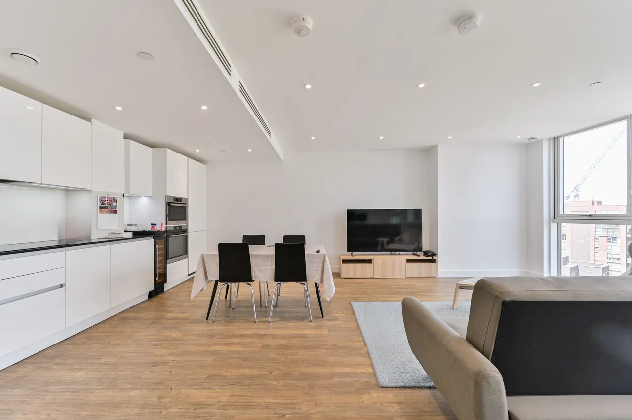 Flat 166, Gladwin Tower, 50 Wandsworth Road, London, photo 4