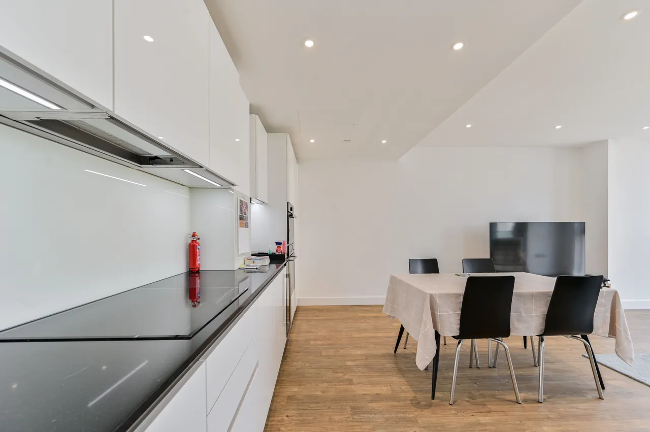 Flat 166, Gladwin Tower, 50 Wandsworth Road, London, photo 6