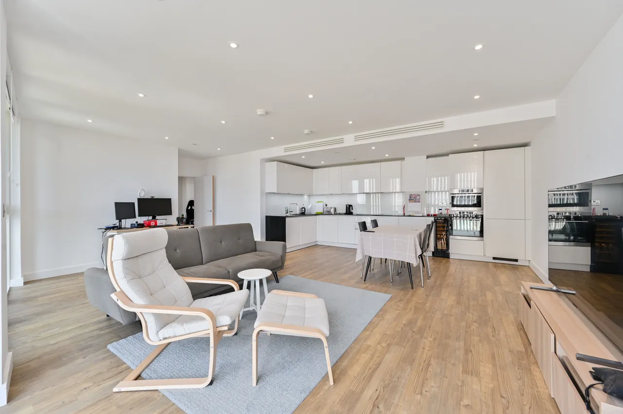 Flat 166, Gladwin Tower, 50 Wandsworth Road, London, photo 8