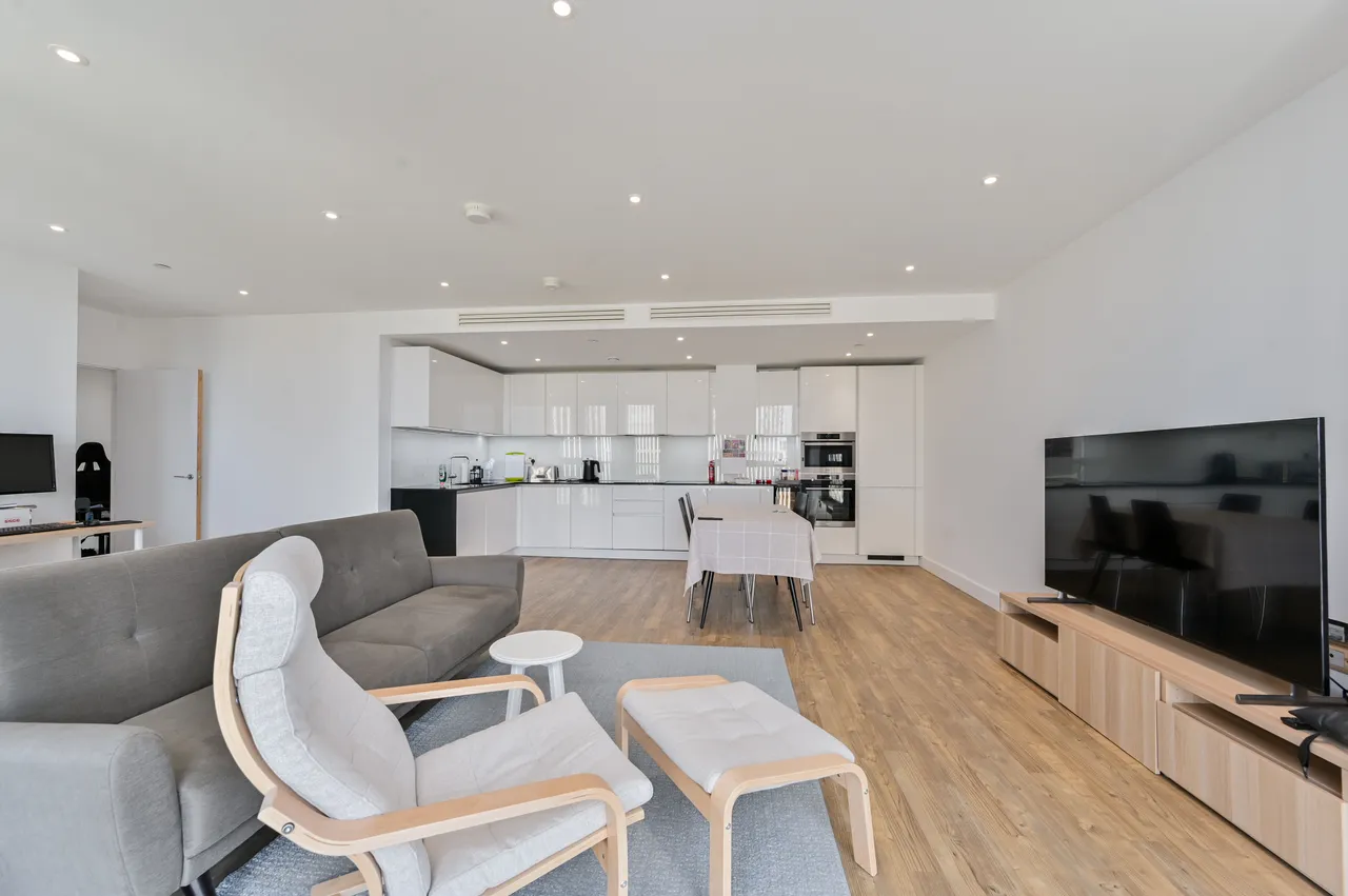 Flat 166, Gladwin Tower, 50 Wandsworth Road, London, photo 7