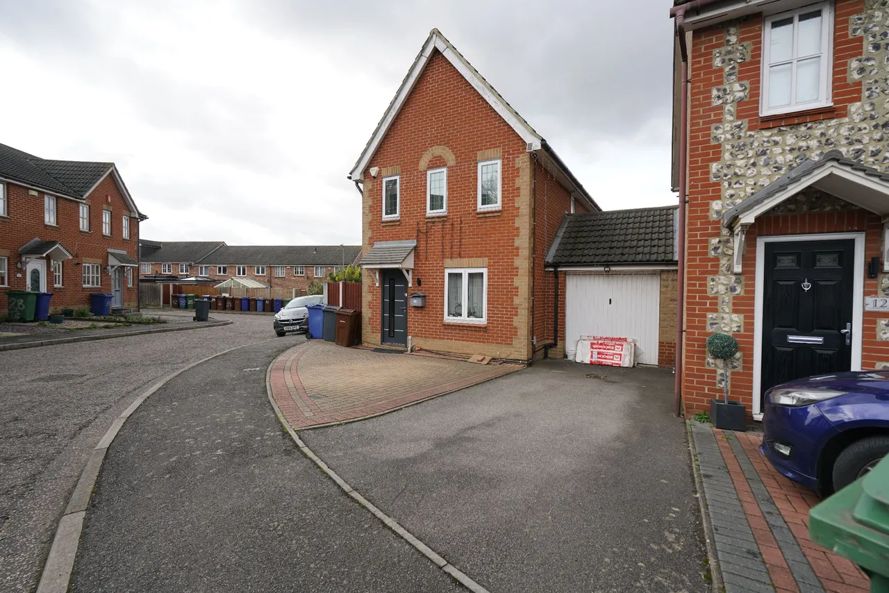 3 bed house to rent, Triumph Close, Grays, RM16