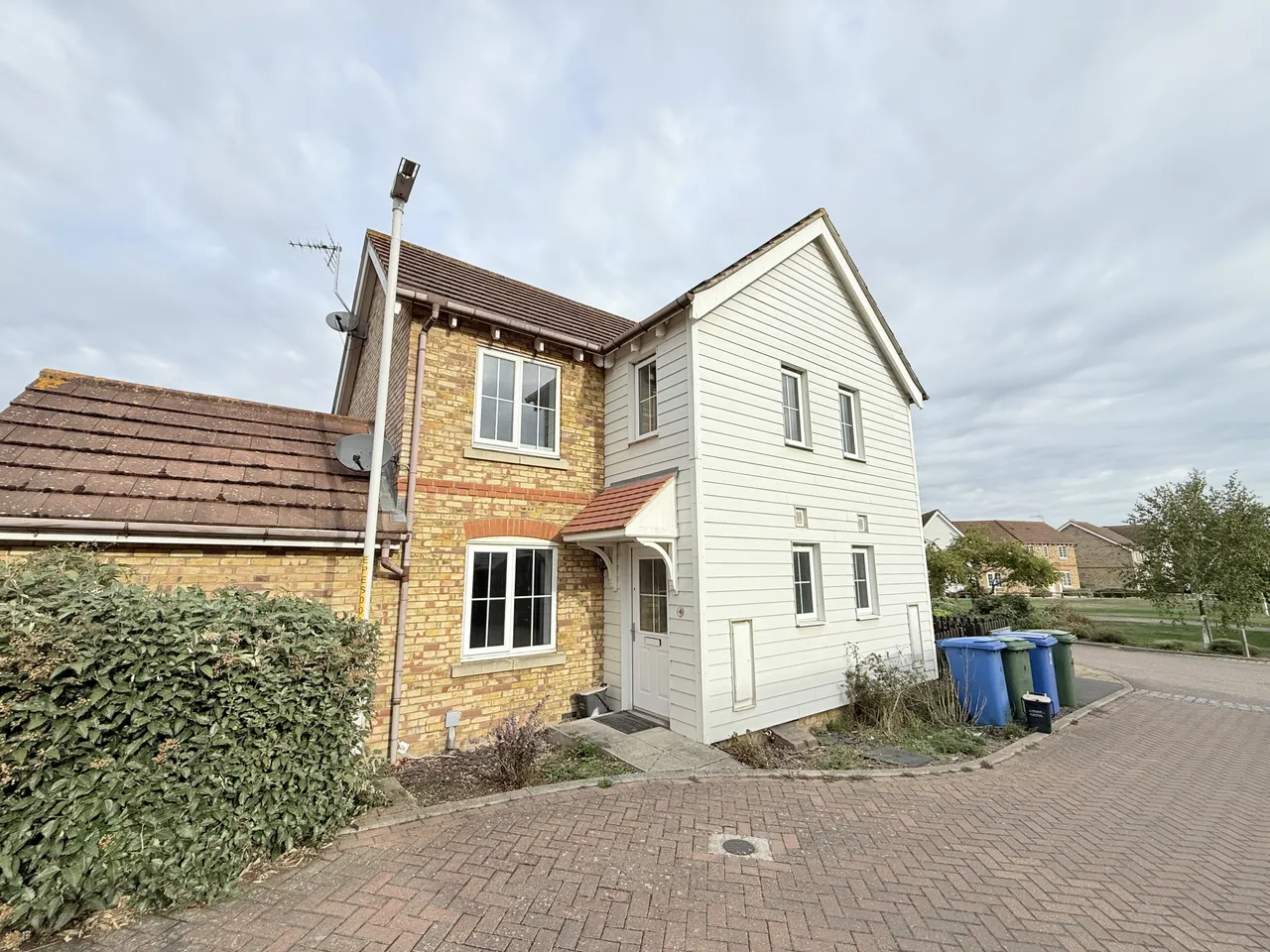 2 bed property to rent, Primrose Way, ME12