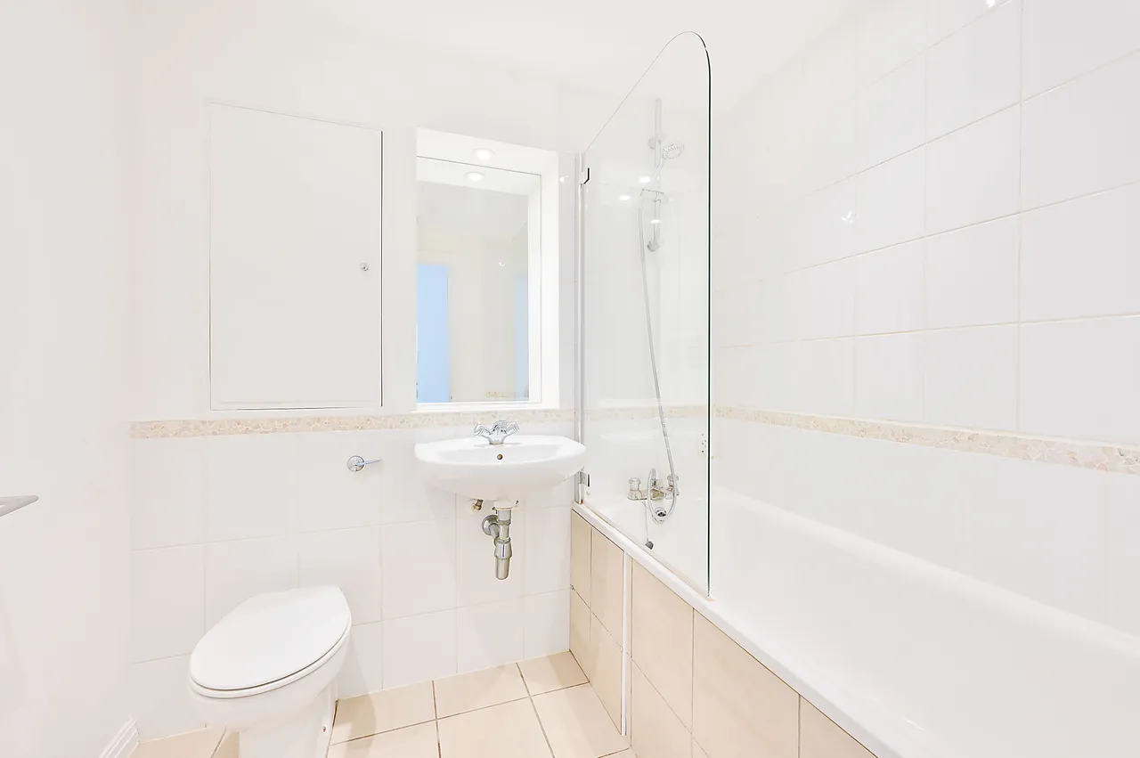Flat 6, 38 Carlton Drive, London, photo 8