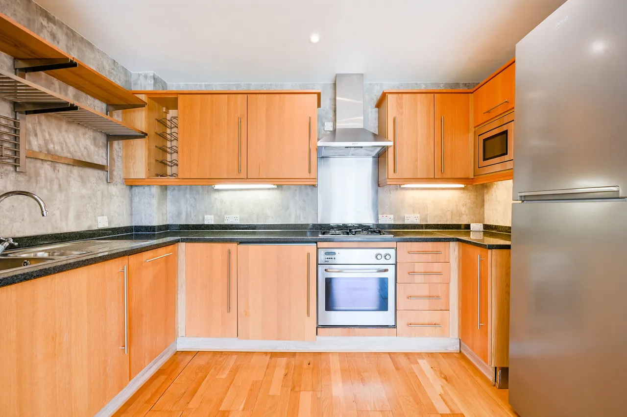 Flat 6, 38 Carlton Drive, London, photo 4