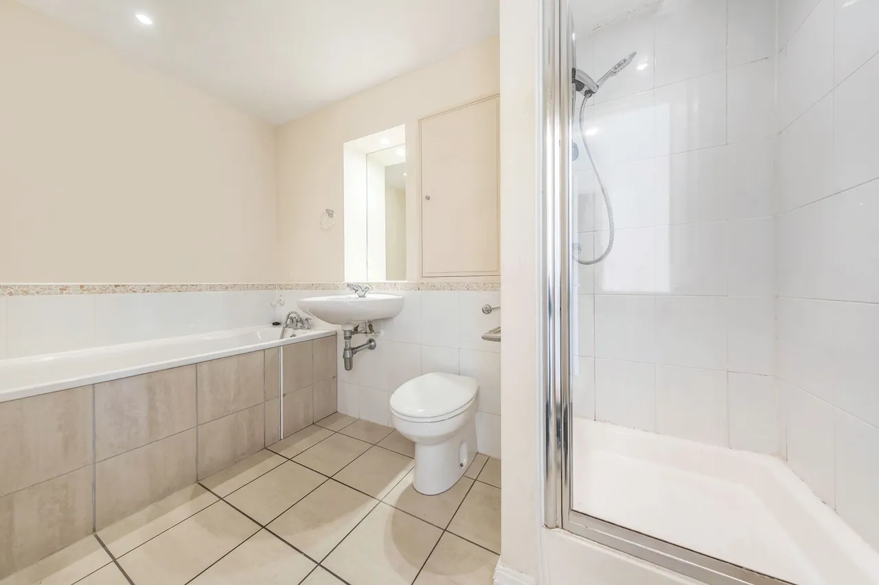 Flat 6, 38 Carlton Drive, London, photo 7