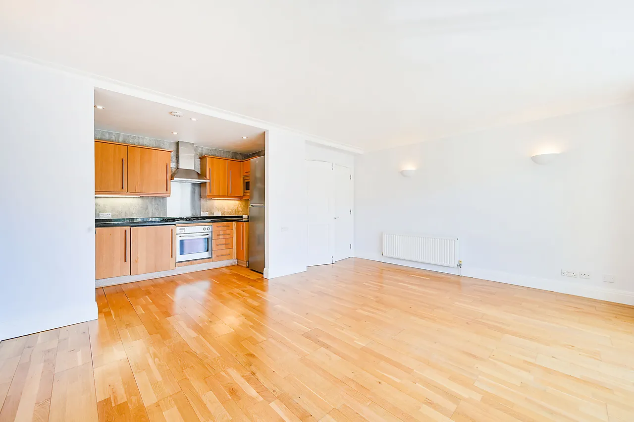 Flat 6, 38 Carlton Drive, London, photo 3