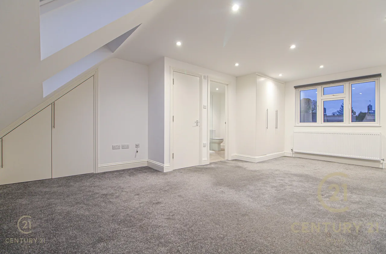 Rhodrons Avenue, Chessington, KT9, photo 7