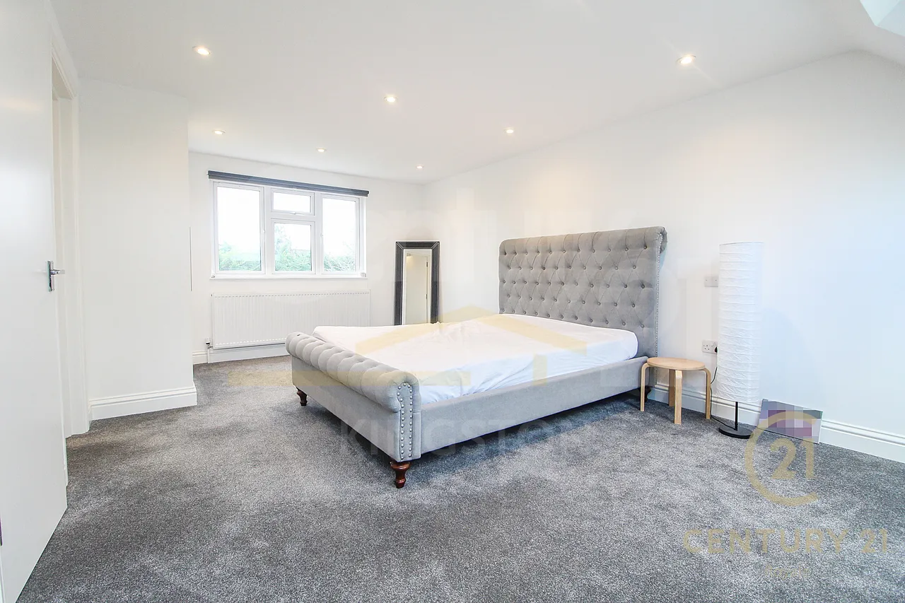 Rhodrons Avenue, Chessington, KT9, photo 5