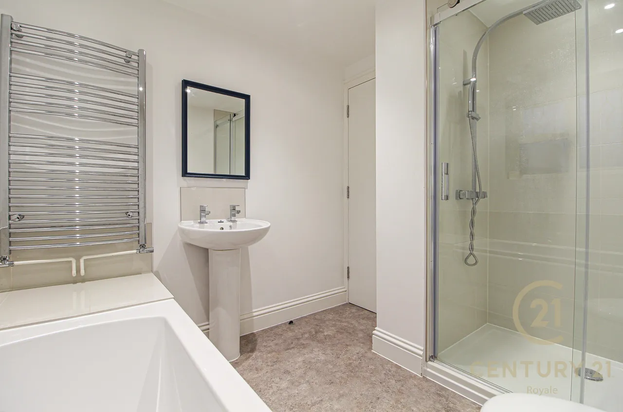 Rhodrons Avenue, Chessington, KT9, photo 8