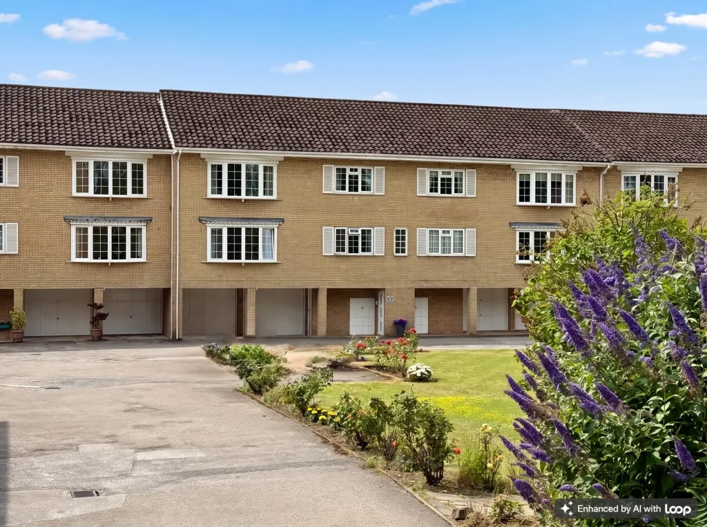 2 bed flat for sale, Wetherby ~ Leconfield Court, LS22