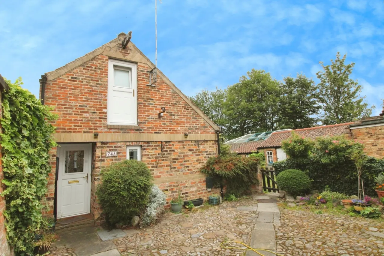 3 bed house for sale — Allhallowgate, Ripon
