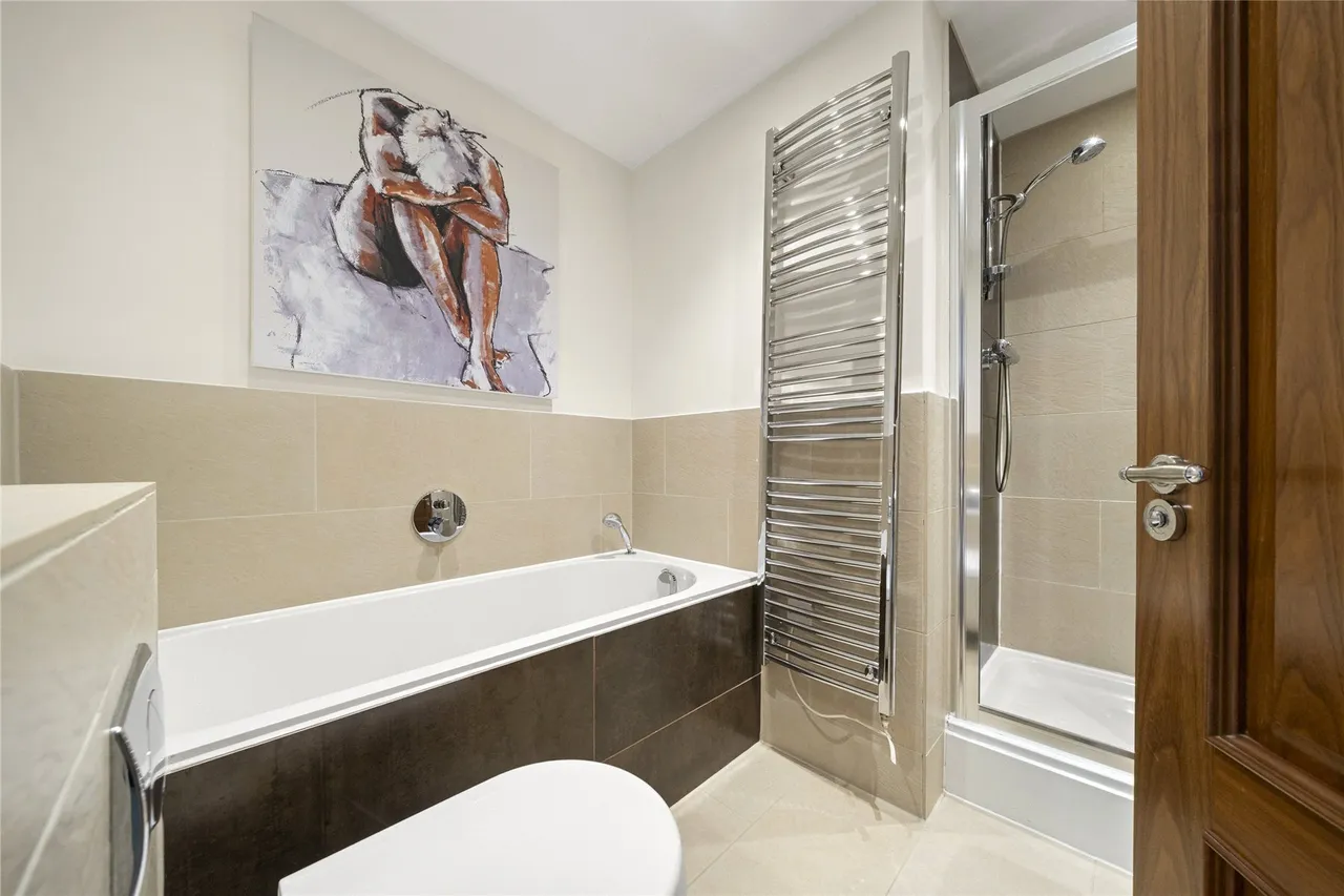 Portsmouth Road, Esher, KT10, photo 8