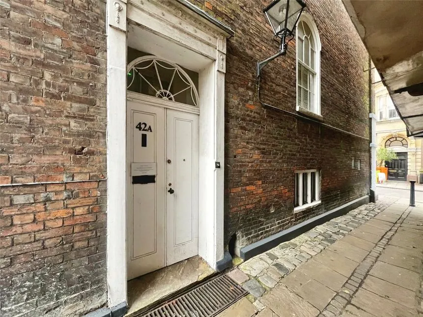 1 bed house to rent — High Street, Rochester, Kent, ME1