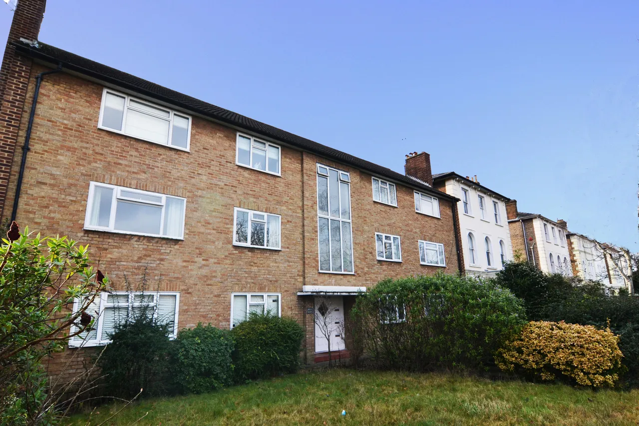 2 bed flat to rent, Belmont Road, Twickenham, TW2