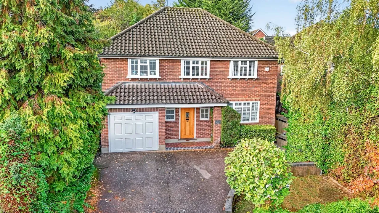 4 bed house for sale, Stanmore Way, Loughton, IG10