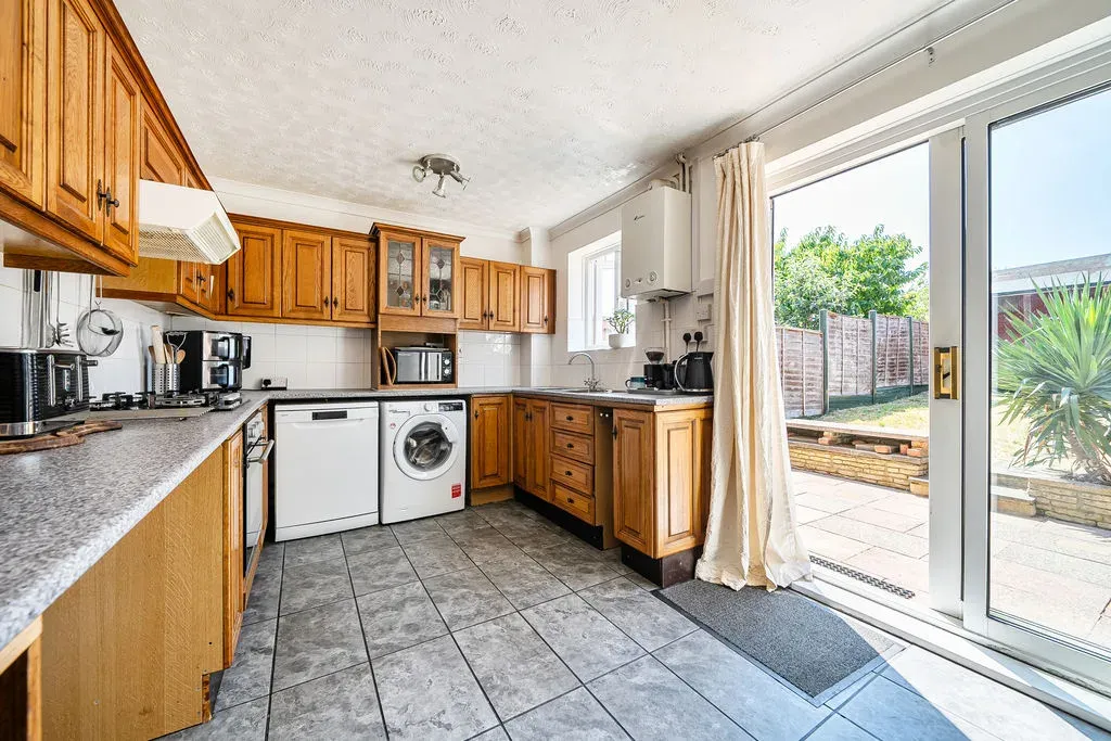 Greenlaw Place, Bletchley, Milton Keynes, Buckinghamshire, MK3 6QB, photo 3