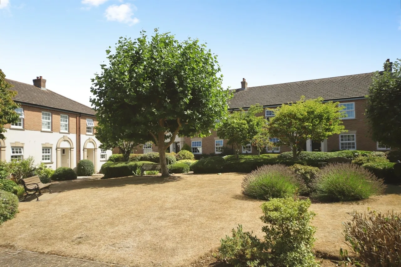 Eastgate Gardens, Taunton, photo 2