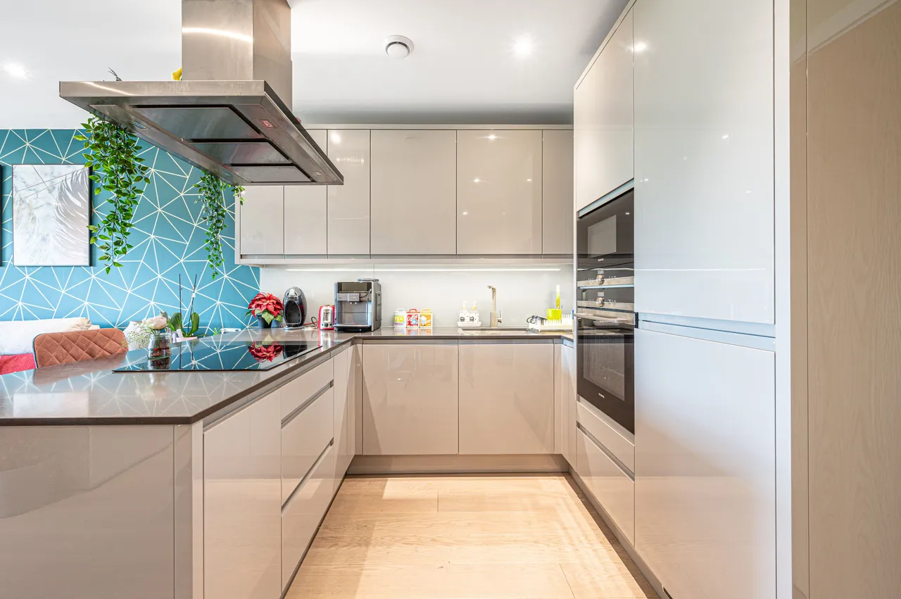 Flat 3, Quarrion House, 14 Thonrey Close, London, photo 4