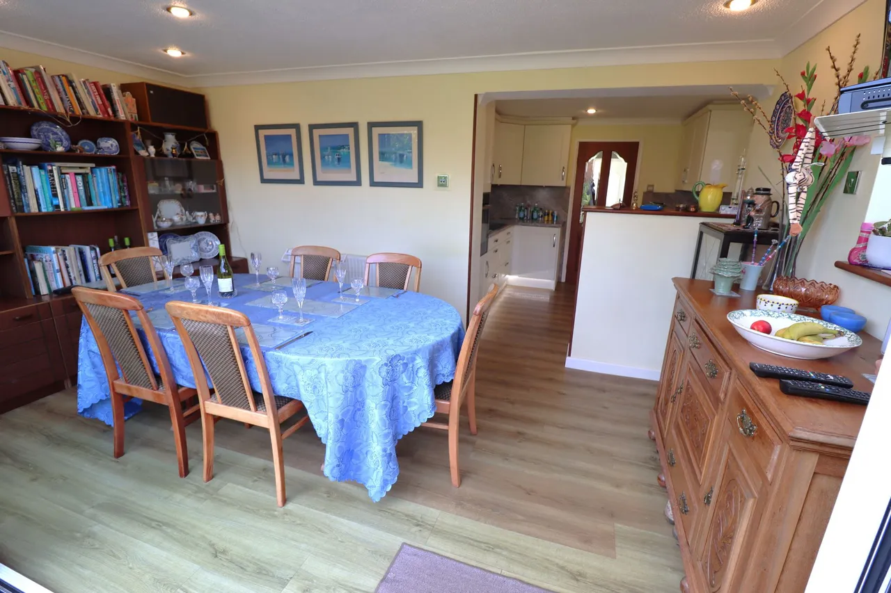 Grove Road, Rayleigh, Essex, SS6 8RA, photo 4