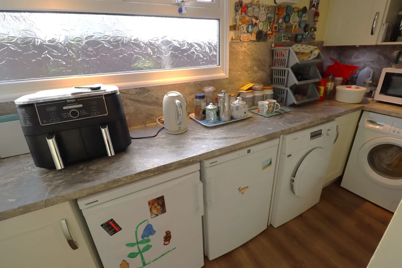 Grove Road, Rayleigh, Essex, SS6 8RA, photo 9