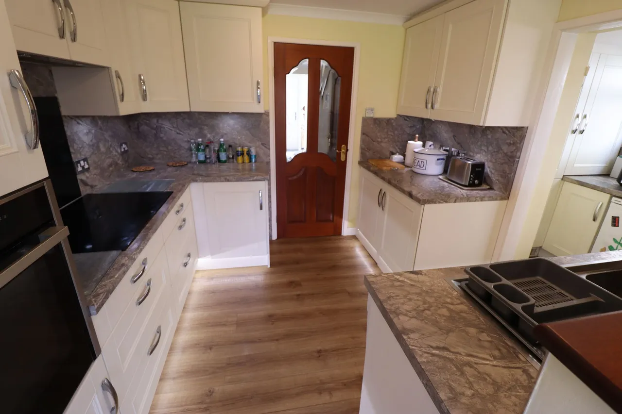 Grove Road, Rayleigh, Essex, SS6 8RA, photo 11